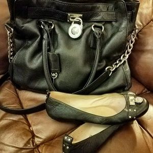 Michael Kors Black Leather Purse w/key & shoes EUC
